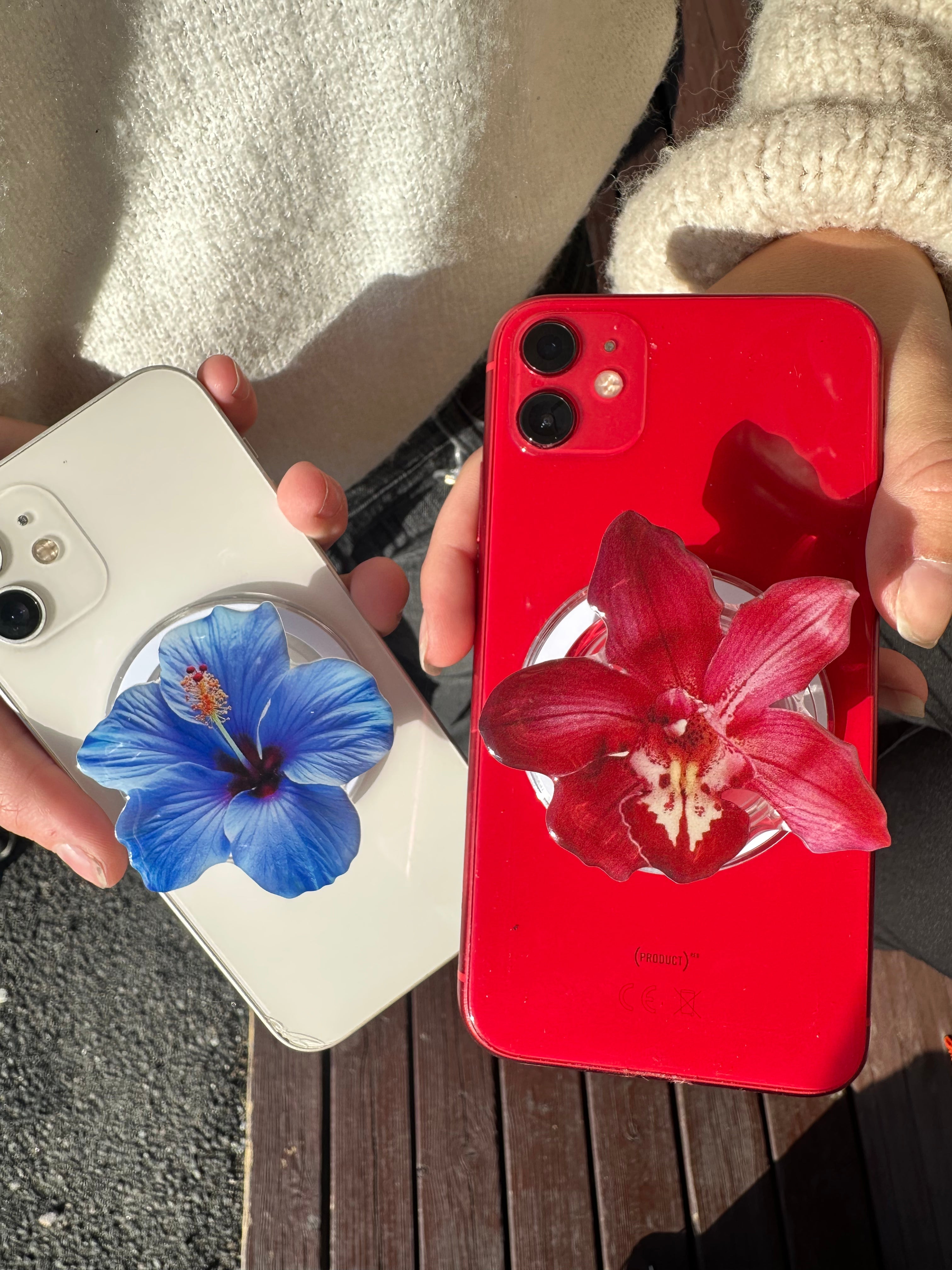 Magnetic phone grips